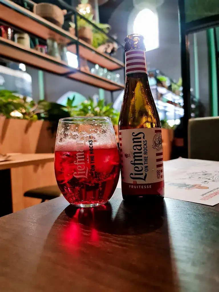 Charolai van der Merwe_Family Axel Eethuis-Cafetaria_Axel_review