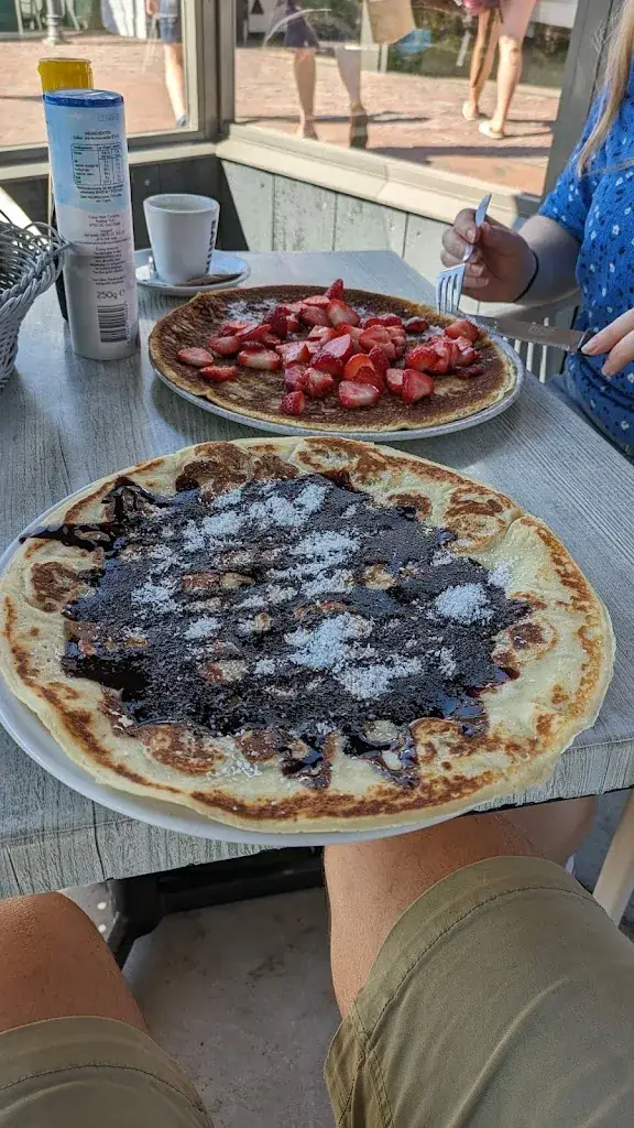 Roel Suntjens_'t Dorpsplein Lunchroom/Pannenkoekenhuis_Renesse_reseña