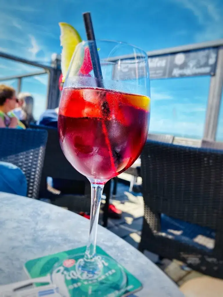 Tina Fast_Strandpaviljoen de Schorpioen_Renesse_review