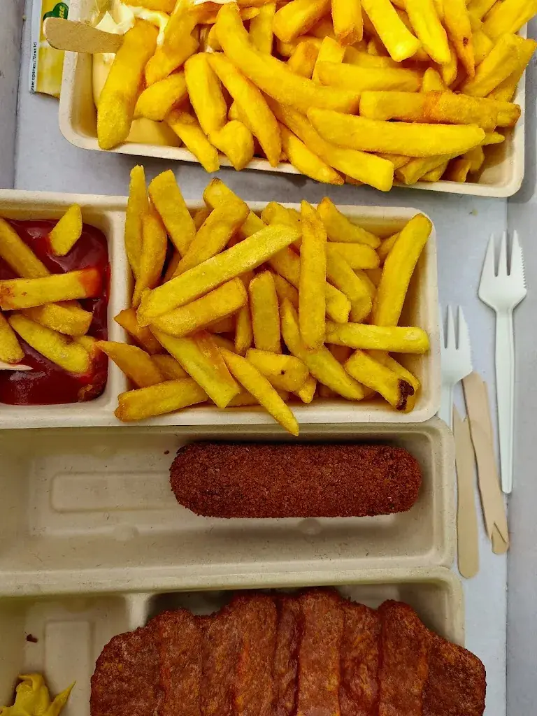 Elena Haas_Strandpaviljoen de Schorpioen_Renesse_review