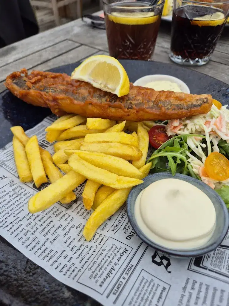 Zahra Heydarifar_Strandpaviljoen Zuid Zuid West_Renesse_recensione