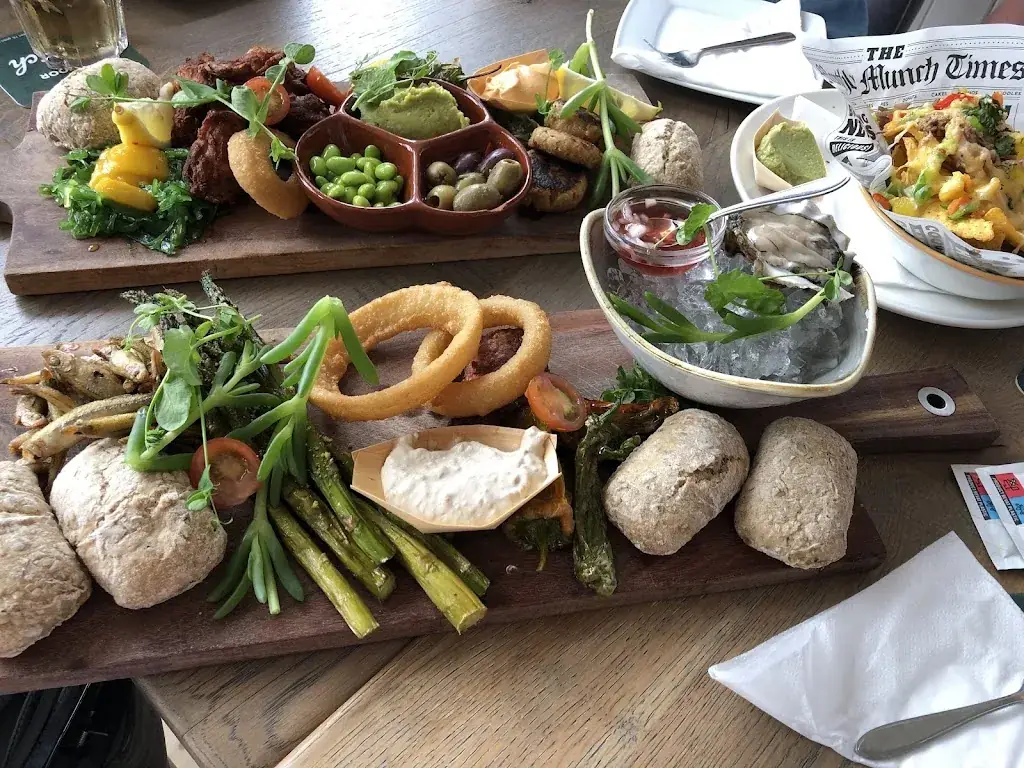 Paula Huddleston_Basic Beach Bar De Branding_Renesse_avis