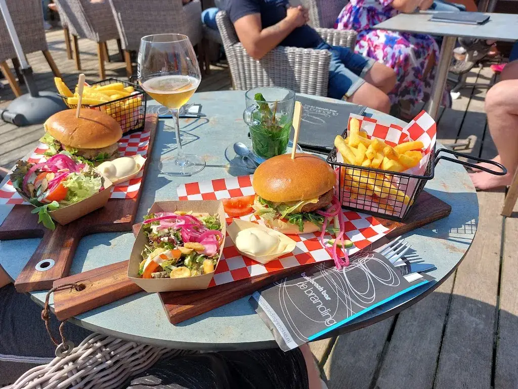 F. Nobels_Basic Beach Bar De Branding_Renesse_avis