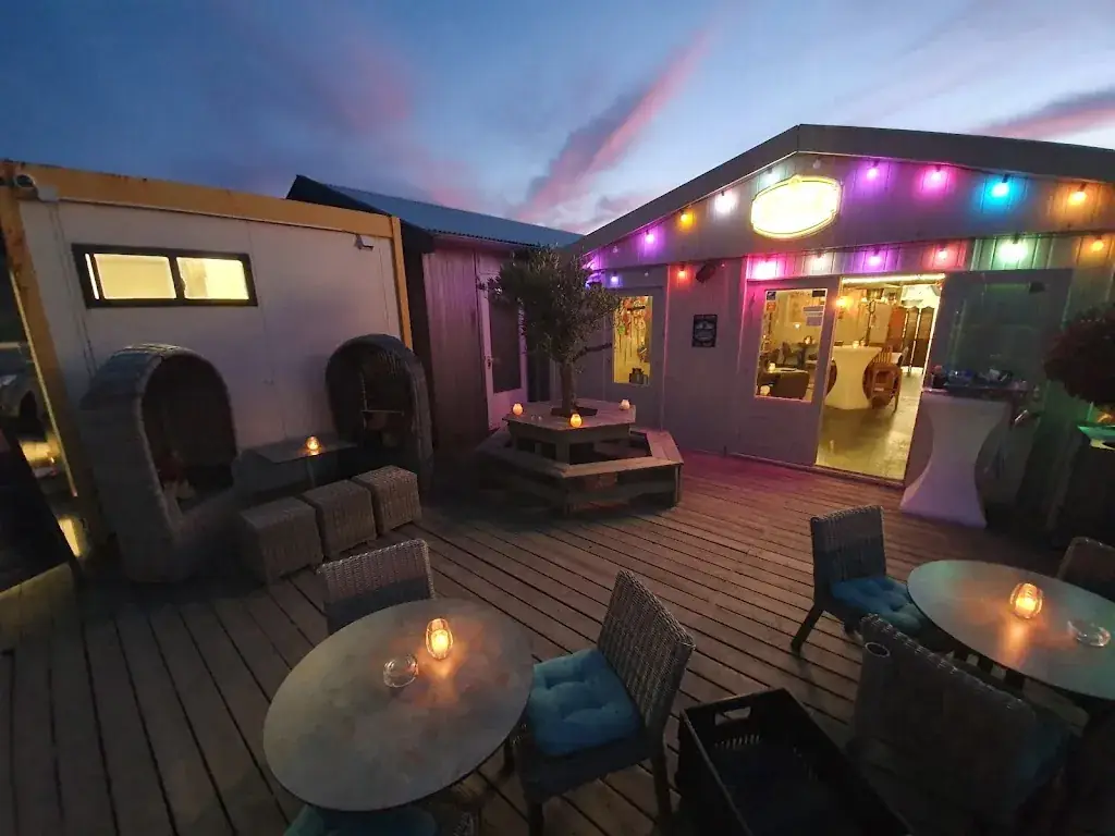 Basic Beach Bar De Branding restaurant in Renesse