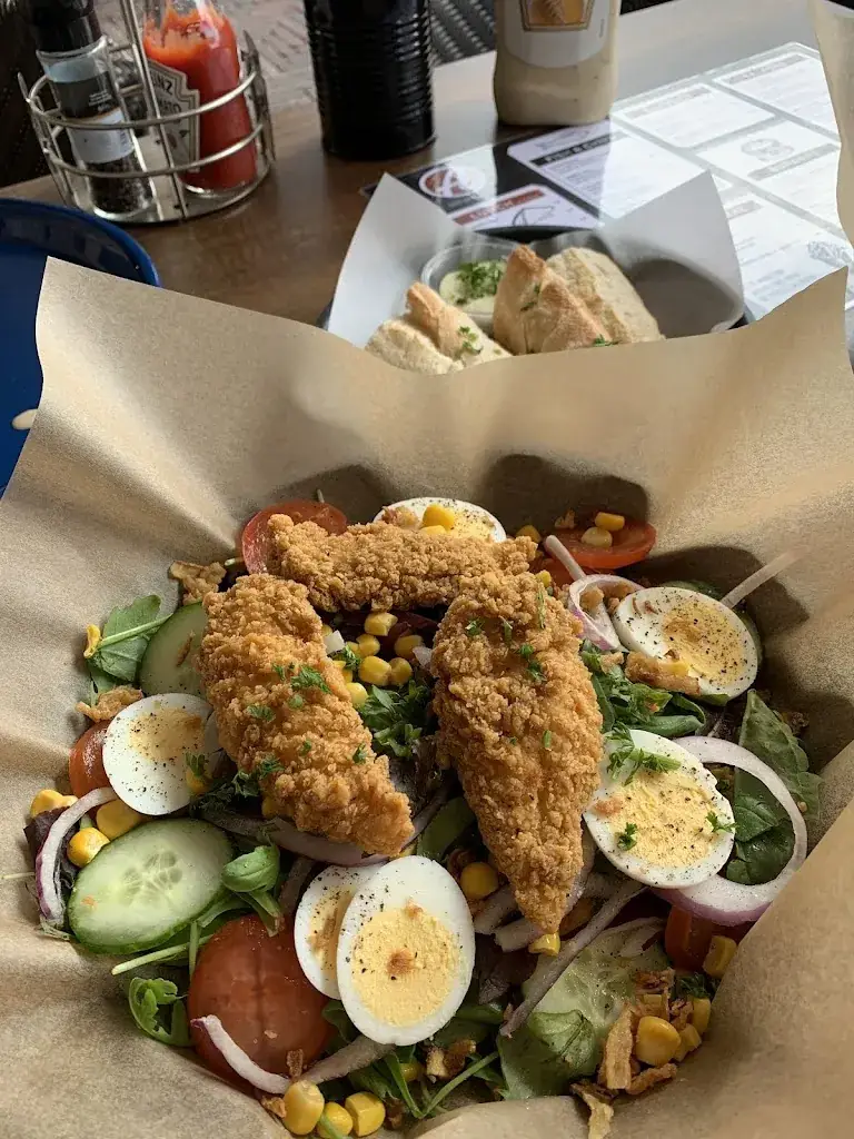 Pakamon Bowornmontree_Cafe Anders_Renesse_recensione