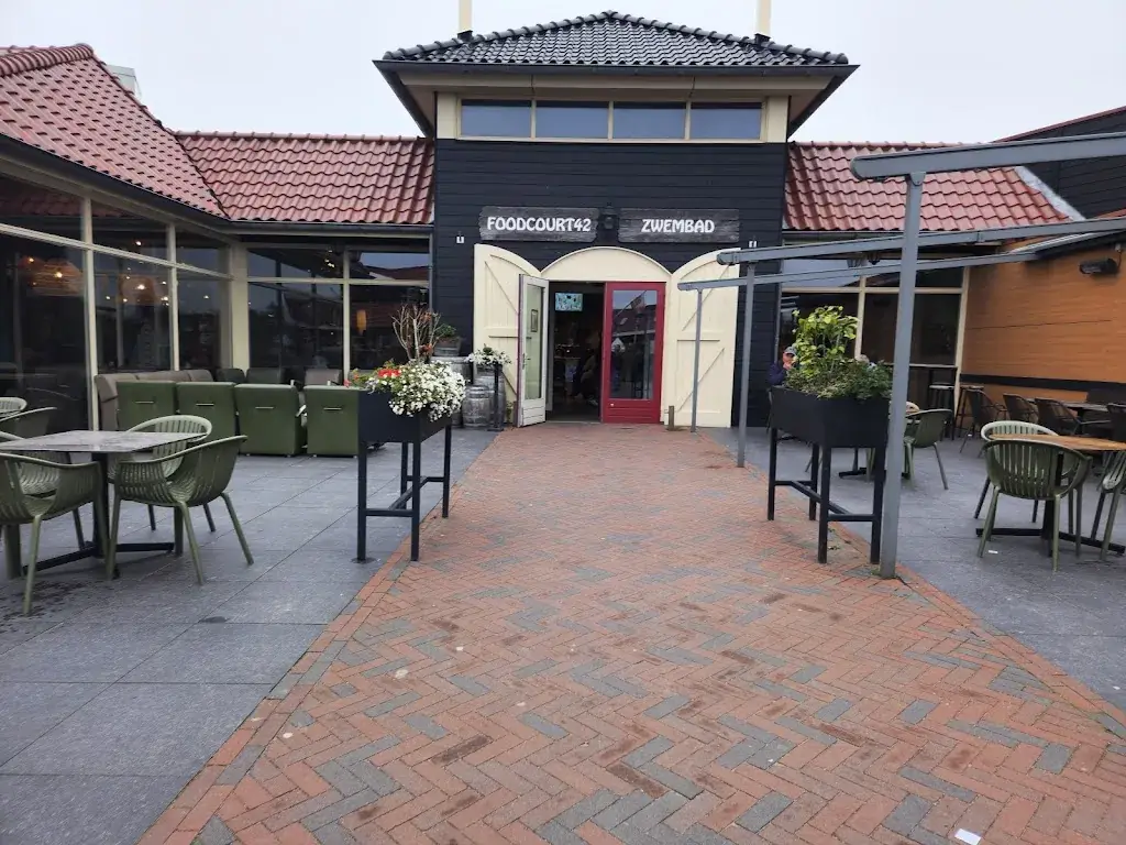 Juliana B_foodcourt 42_Renesse_review