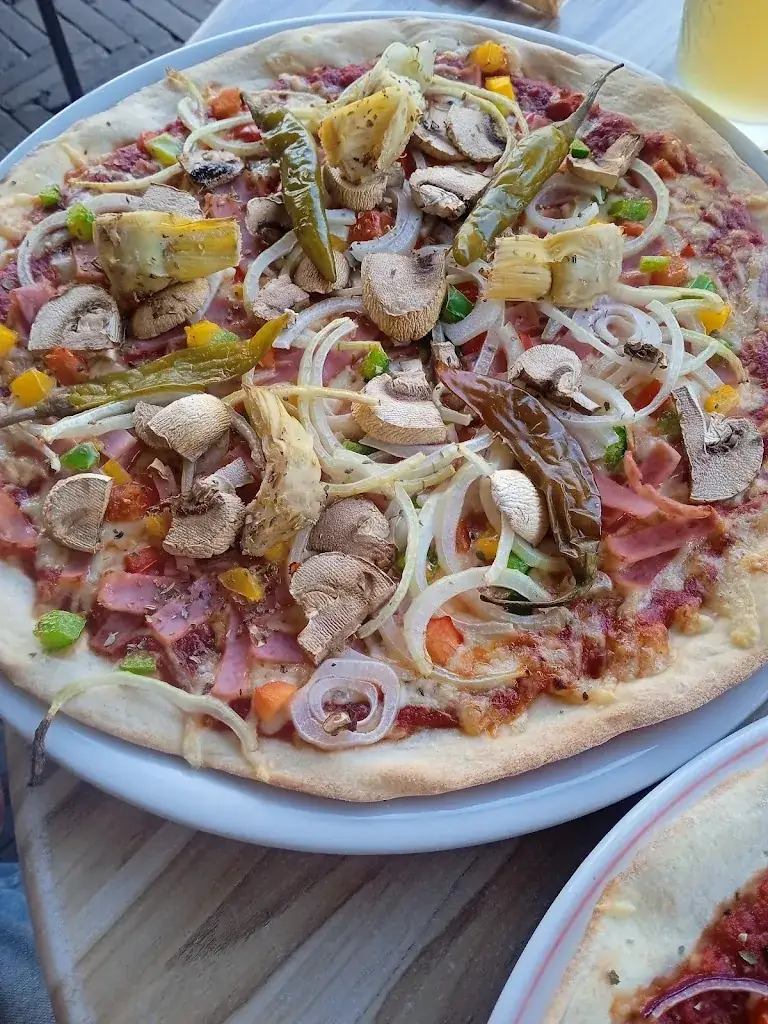 Alicja Minda_Pizzeria La Piazza_Renesse_reseña