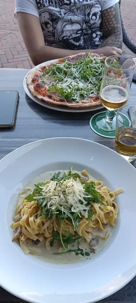 Bruna Milena Mendes_Ristorante Pizzeria il Piacere in Renesse_Renesse_review