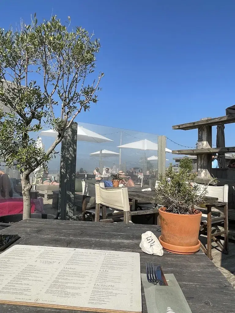 Agnieszka Zimolag_Uluwatu Beach_Holland_review