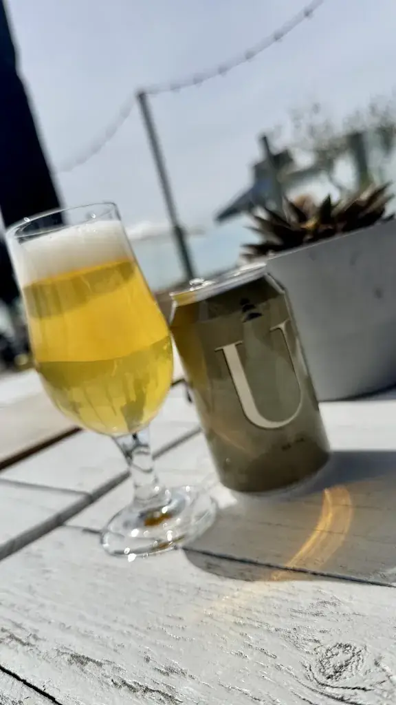 dacu_Uluwatu Beach_Holland_review