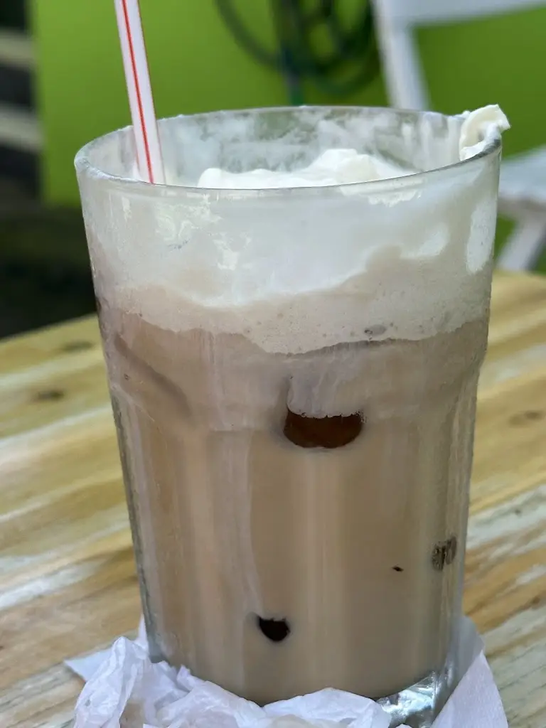 Cynthia Eastman_Da Silva Pastelaria_Fenais da Luz_reseña