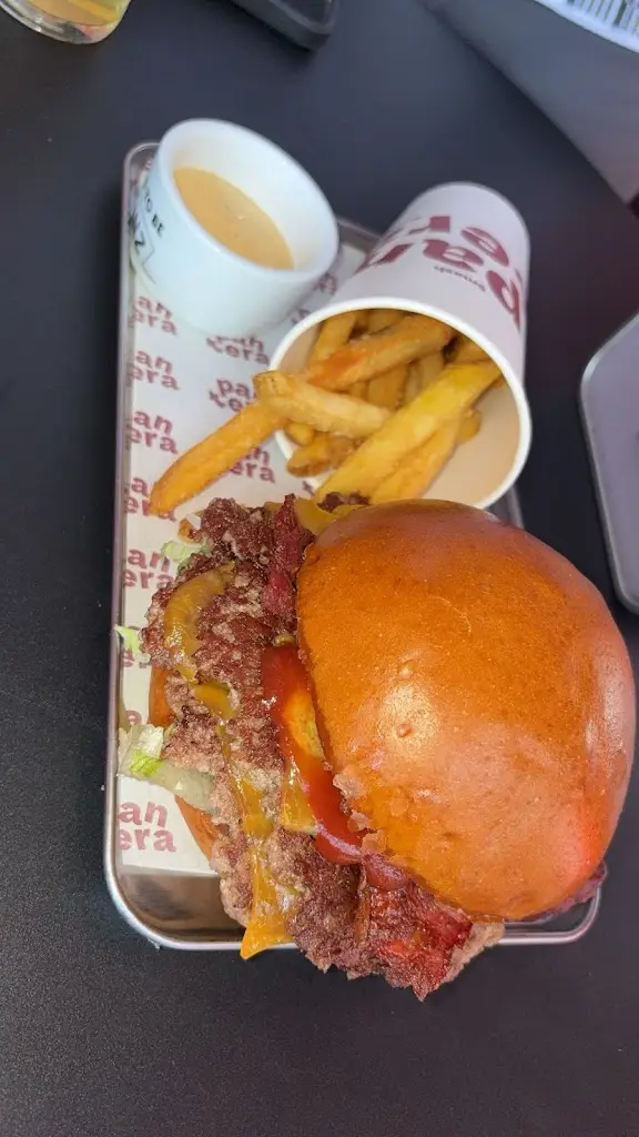 Hailey Fragoso_Pantera Smash Burger_Fajã de Baixo_recensione