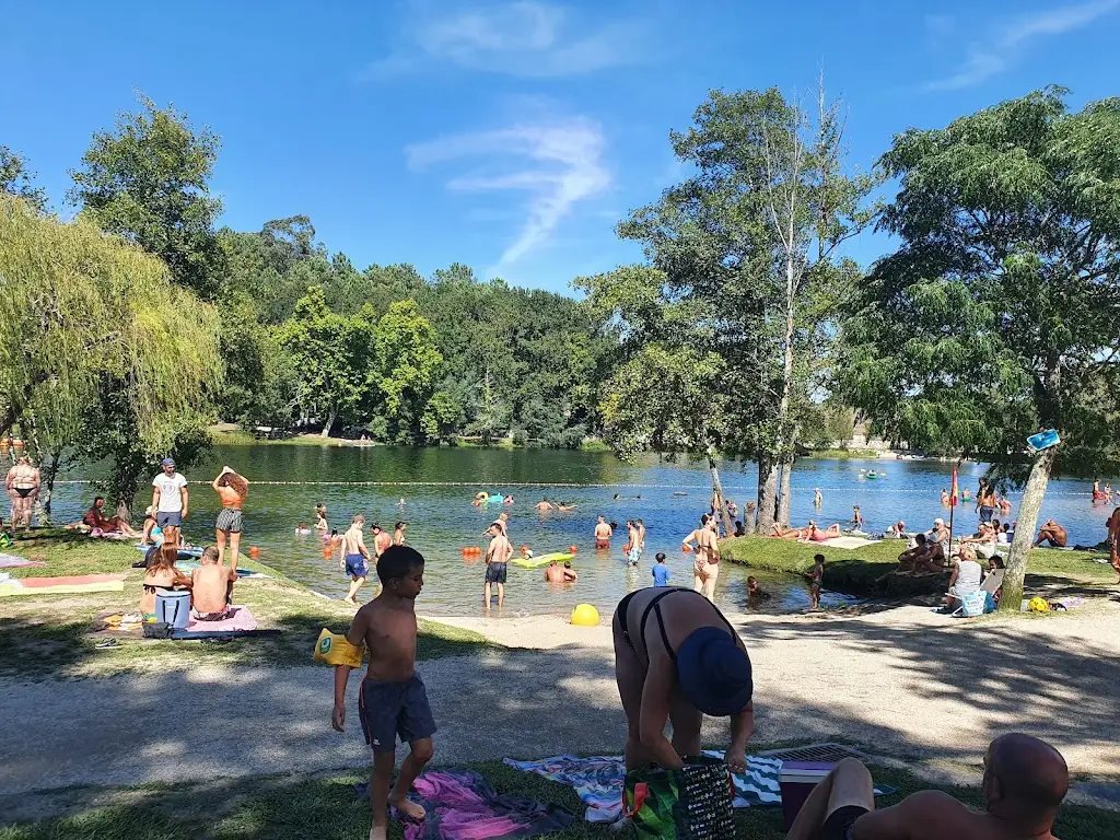 Parque da Praia Fluvial de Adaúfe Restaurant in Adaúfe