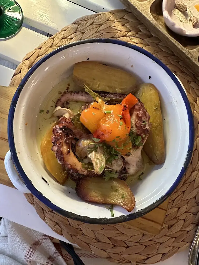 Anna Crawshaw_O Porto das Barcas_Vila Nova de Milfontes_reseña