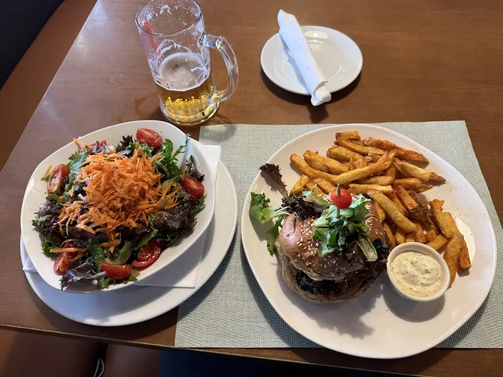 Clive Lewis_Riverside Pub_Vila Nova de Milfontes_recensione