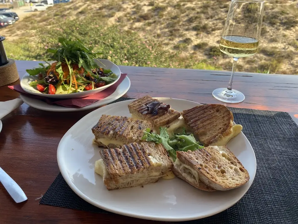 Daniella Cohn_Riverside Pub_Vila Nova de Milfontes_recensione