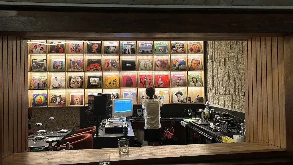 Bartek Kasprzykowski_O Amândio_Vila Nova de Milfontes_review