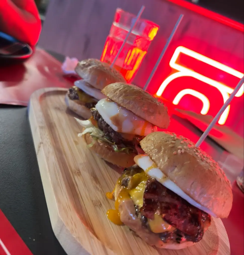 Wendy Ulloa_Variações_Amares_recensione