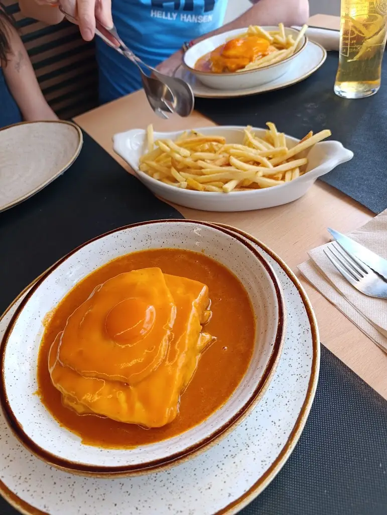 Ana M. Arias_Taberna dos Prazeres_Amares_recensione