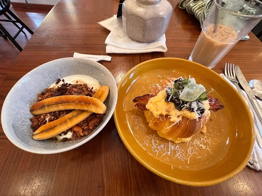 Esther L_Melita brunch and coffee_Feteira_recensione