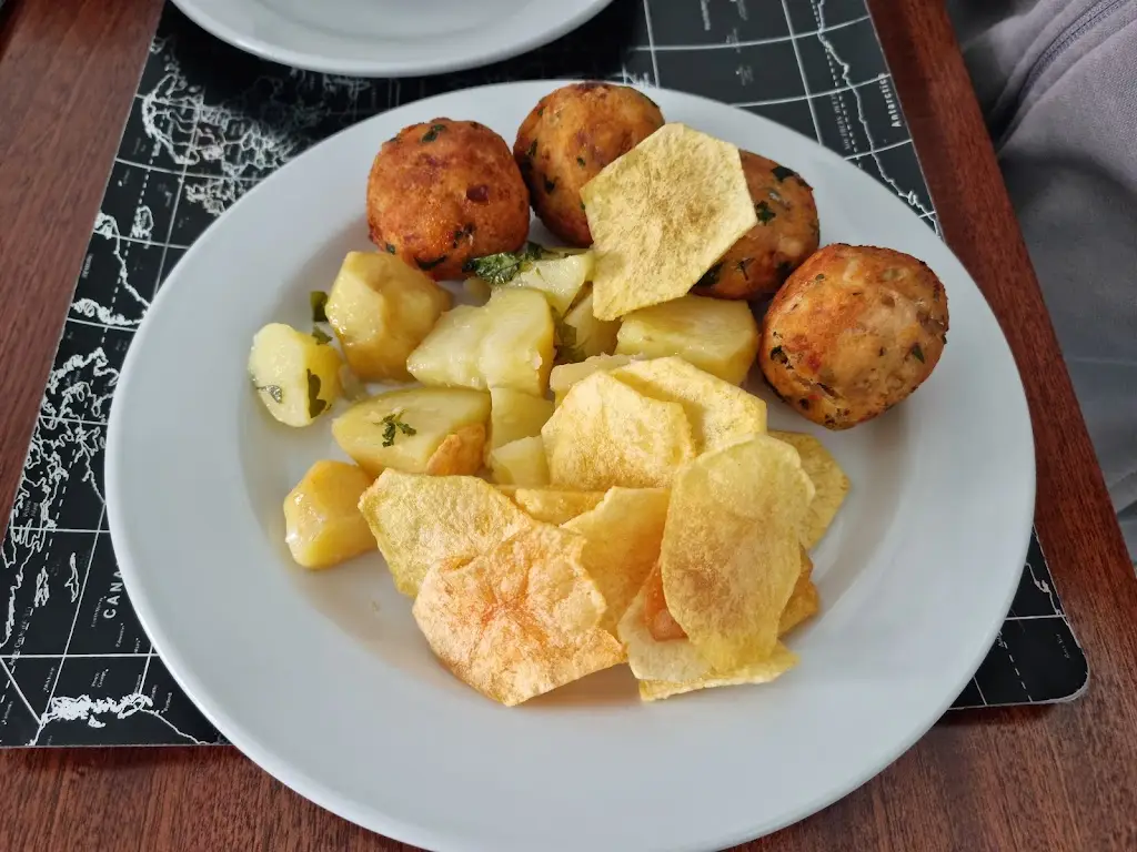 Petr Weiss_Fish 22_Fajã de Baixo_review