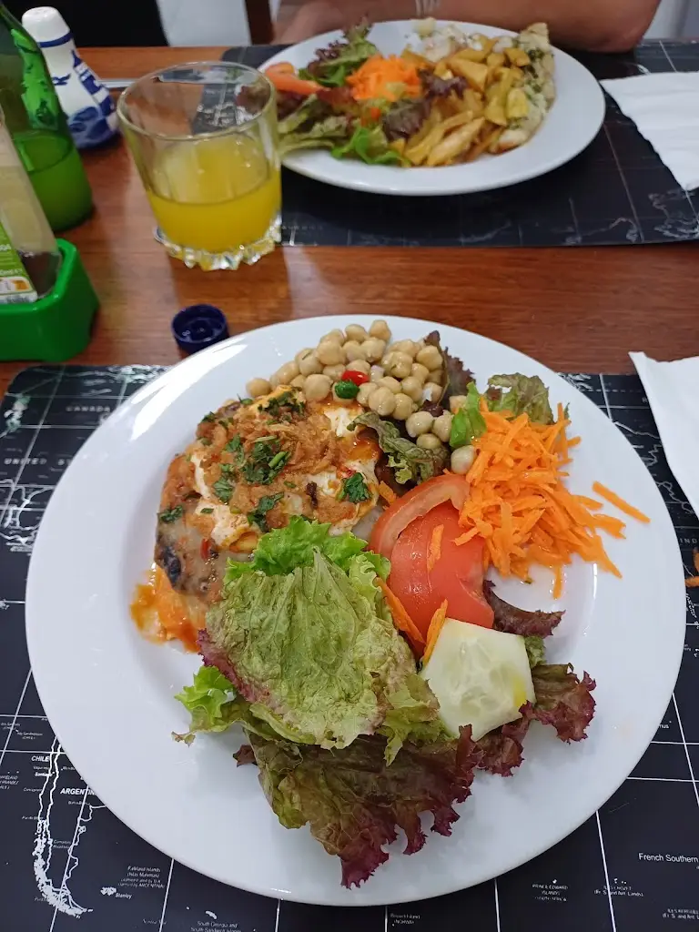 Anna Mikians_Fish 22_Fajã de Baixo_review