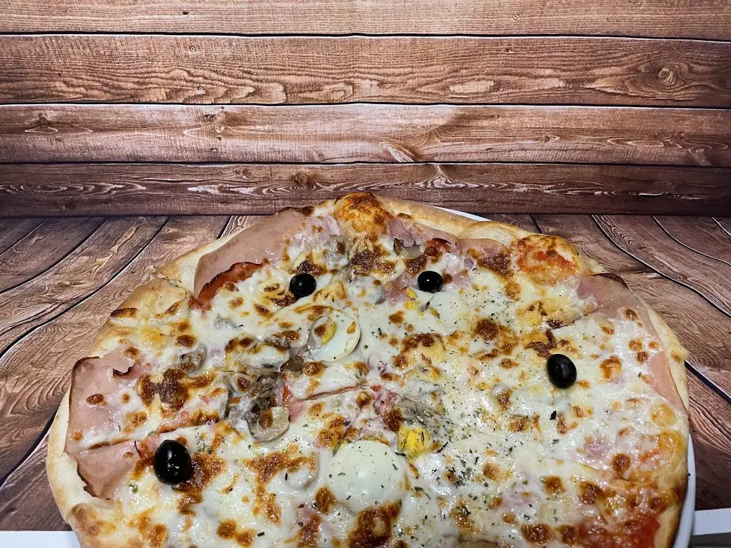 Pizzaria ROMI restaurant in Arões