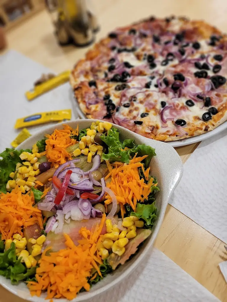 Véronique Dhont_Helvetica Pizaria_Barqueiros_review