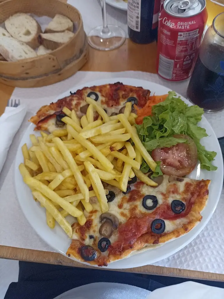 Isabelle Fort_Helvetica Pizaria_Barqueiros_review