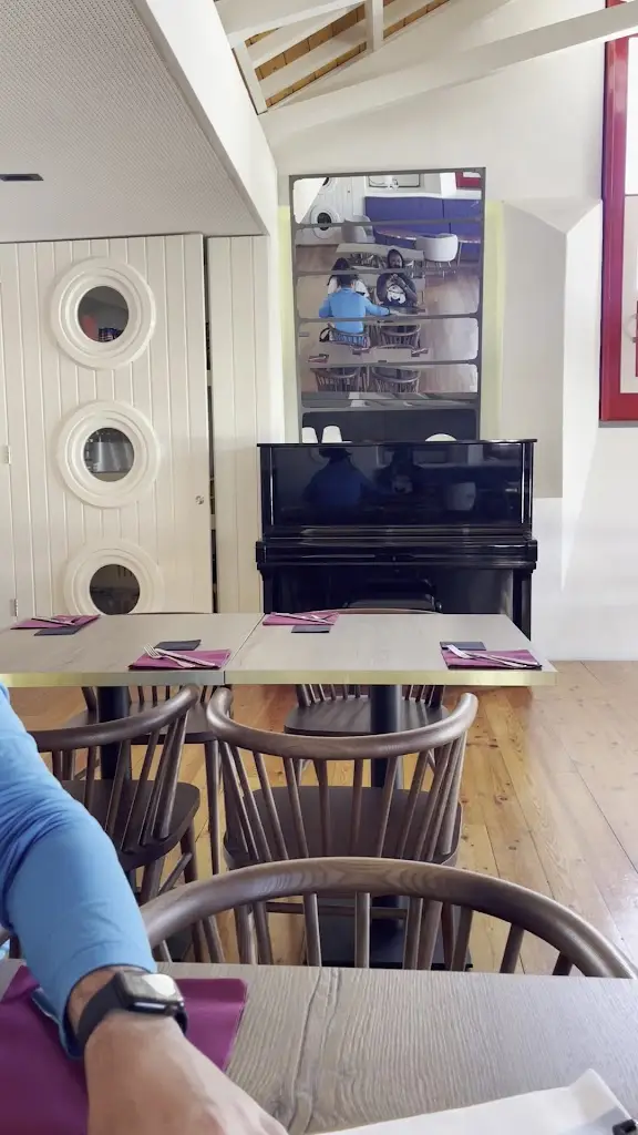 Paris Henry_Baleias Café_Lajes do Pico_review