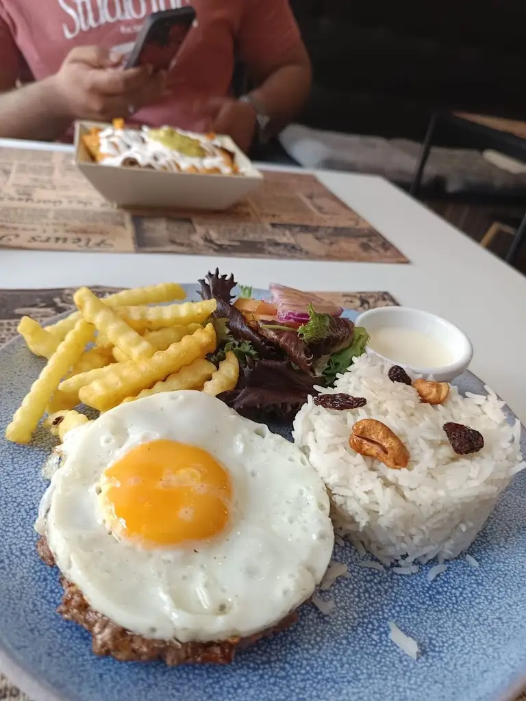 BASIL ROY_RETRO - Restaurante Americano - Best Burgers and Bitoque in Braga_Braga_recensione