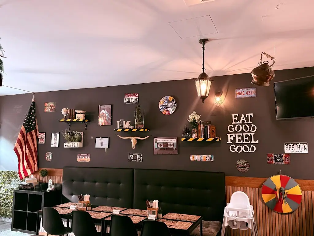 Midhun Mangalasseri_RETRO - Restaurante Americano - Best Burgers and Bitoque in Braga_Braga_recensione