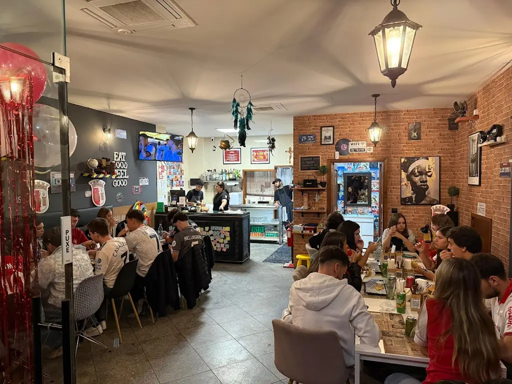 RETRO - Restaurante Americano - Best Burgers and Bitoque in Braga_Braga_slider_image_1