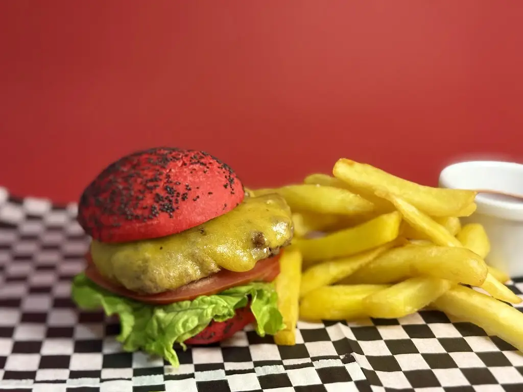 RETRO - Restaurante Americano - Best Burgers and Bitoque in Braga_Braga_slider_image_3