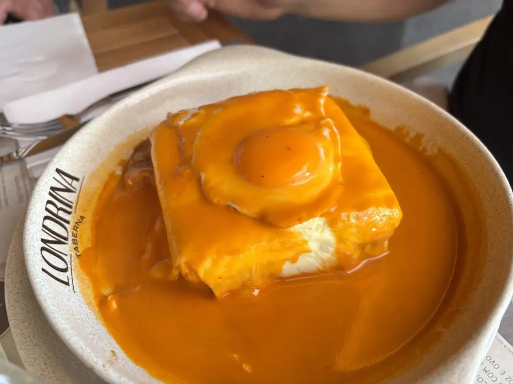 Andreína González_Taberna Londrina Braga, Centro_Braga_reseña