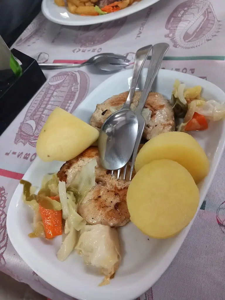 Menu_Restaurante Monte Rei - Vieira, Silva & Cia., Lda._Caldas das Taipas_image_4