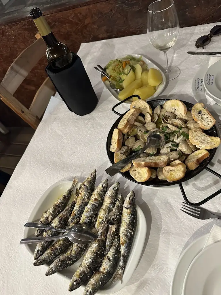 Roman_Restaurante Convívio Do Mar_Apúlia_reseña