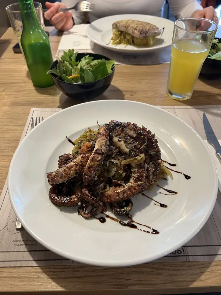 Heidi Marešová_A Barrica_Angra do Heroísmo_review