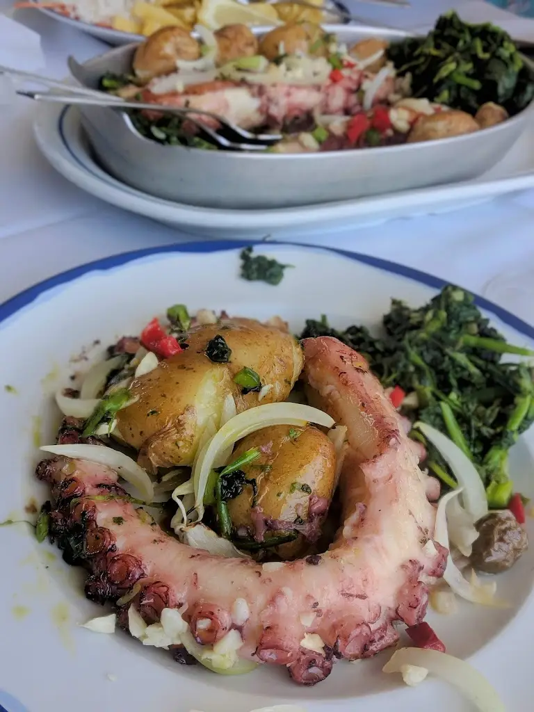 Waldir Pimenta_Restaurante Paredão_Apúlia_reseña