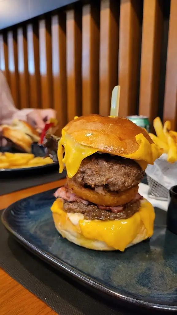 A van Nimwegen_Good - Hamburgueria, Pregaria e Gelataria_Apúlia e Fão_recensione