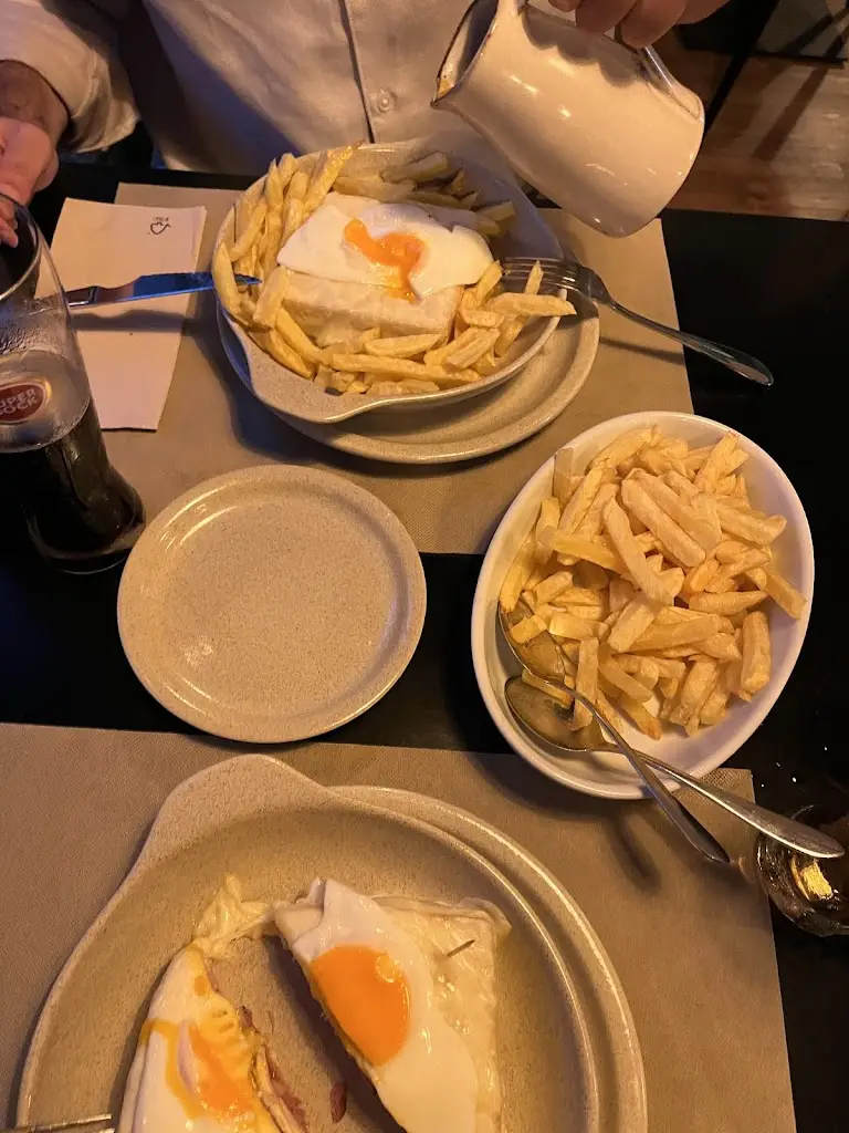 Nazlıhan AĞAÇ_Casa Salé_Apúlia e Fão_review