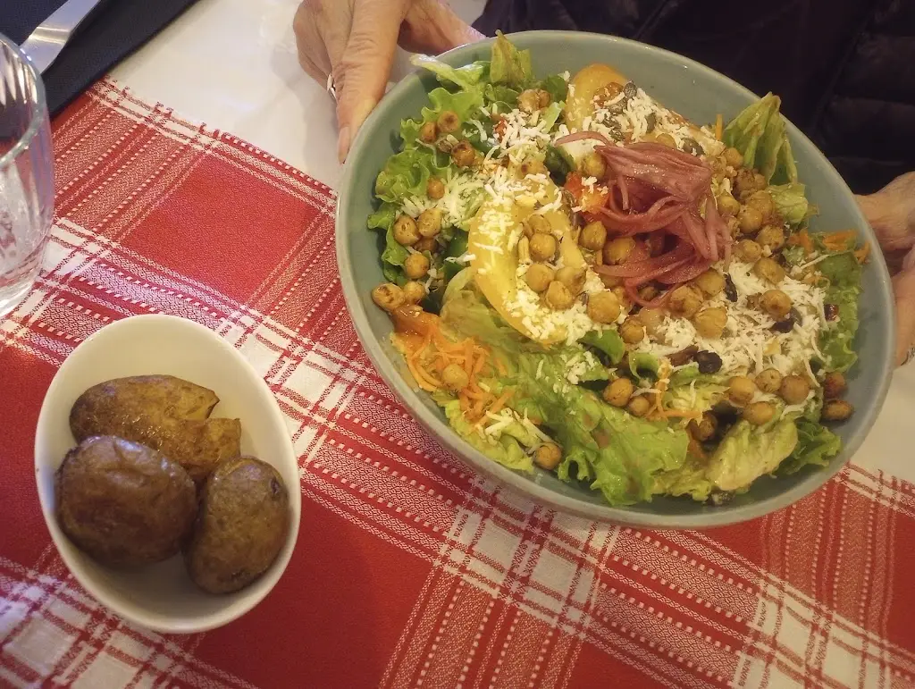 John Bertelsen_Captain's Table_Angra do Heroísmo_recensione