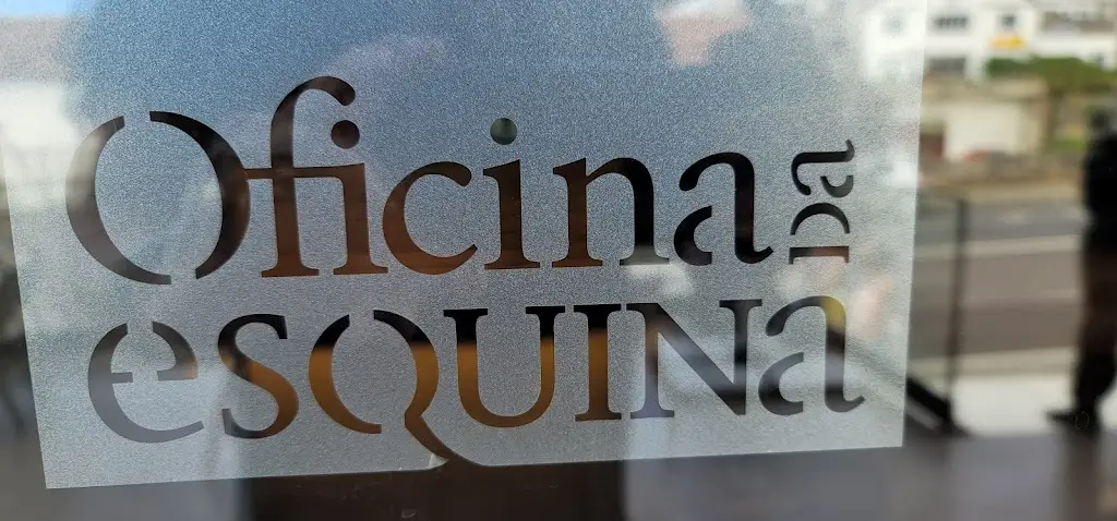 Jon Nichols_Oficina da Esquina_Angra do Heroísmo_review