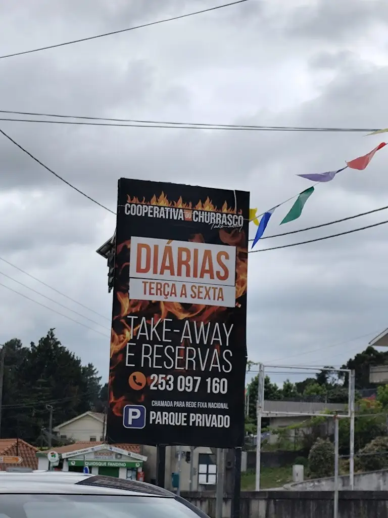 Victor Simões_Cooperativa do Churrasco_Moreira de Conegos_recensione