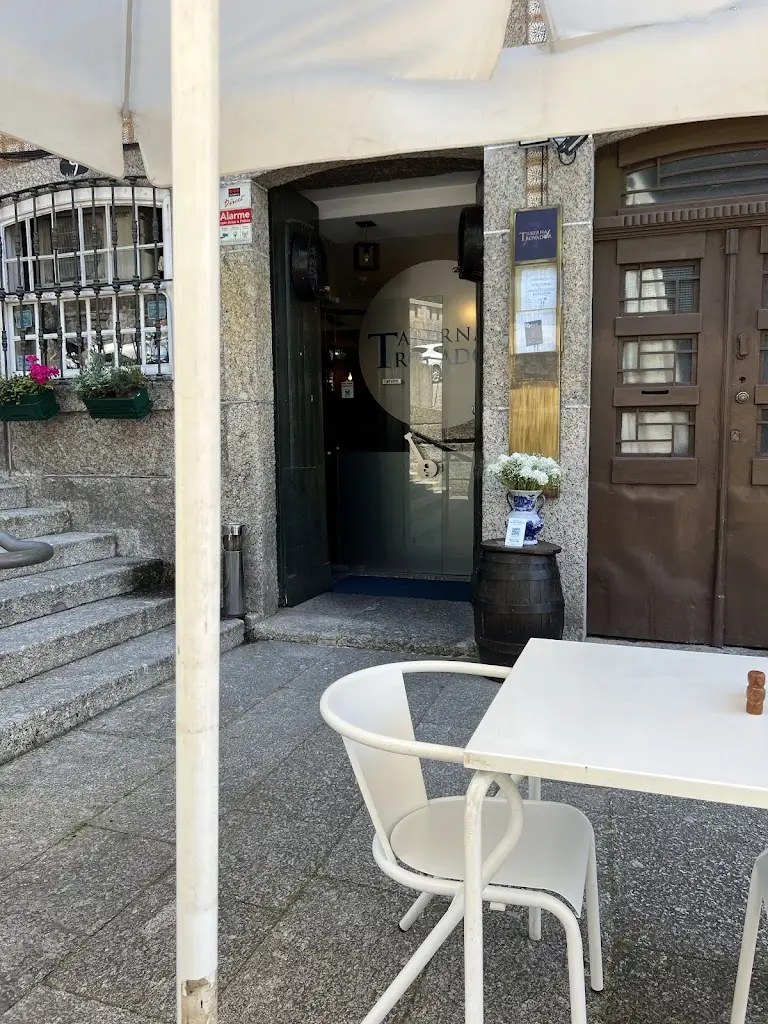 Jose Felgueiras_Taberna Trovador_Guimarães_avis