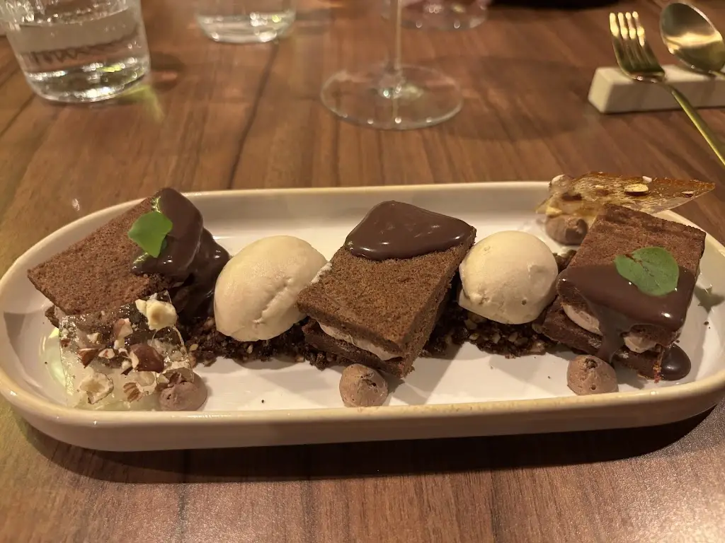 Erik Blatt Lyon_34_Guimarães_reseña