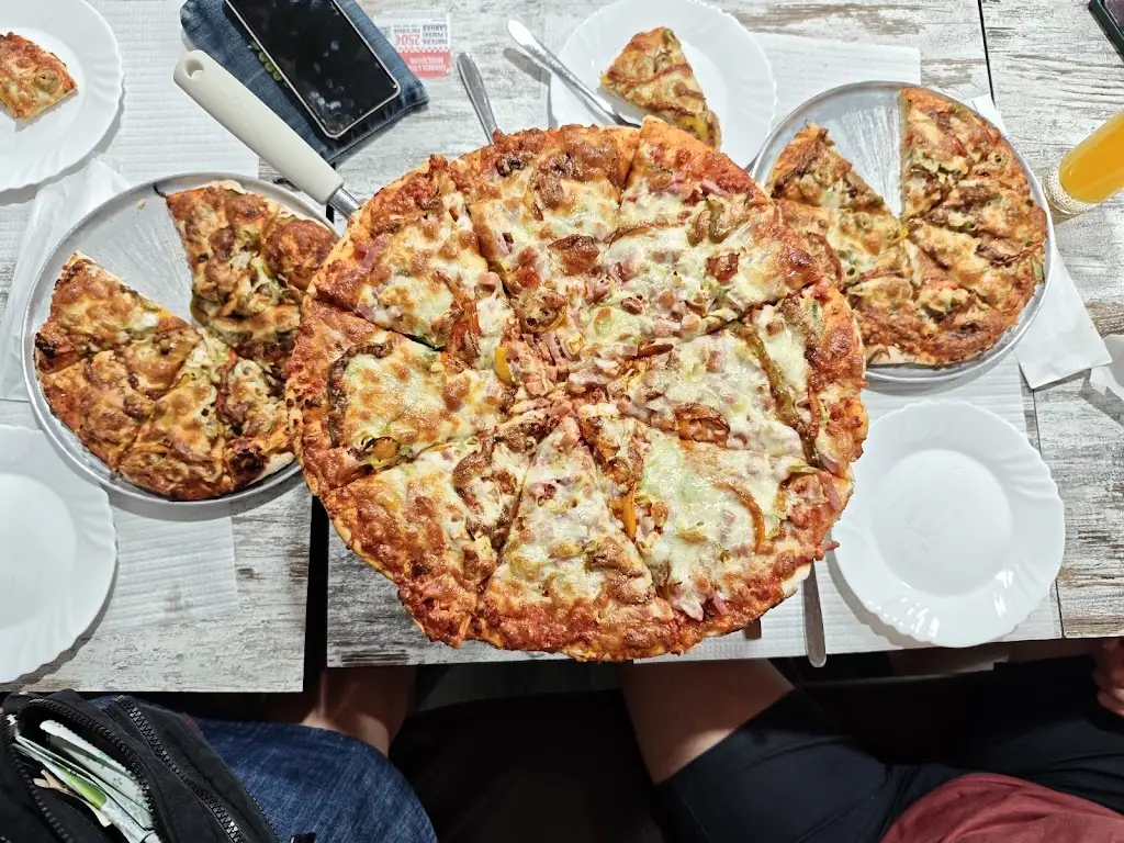 Sisters Pizzaria Feteiras_Feteira_slider_image_2