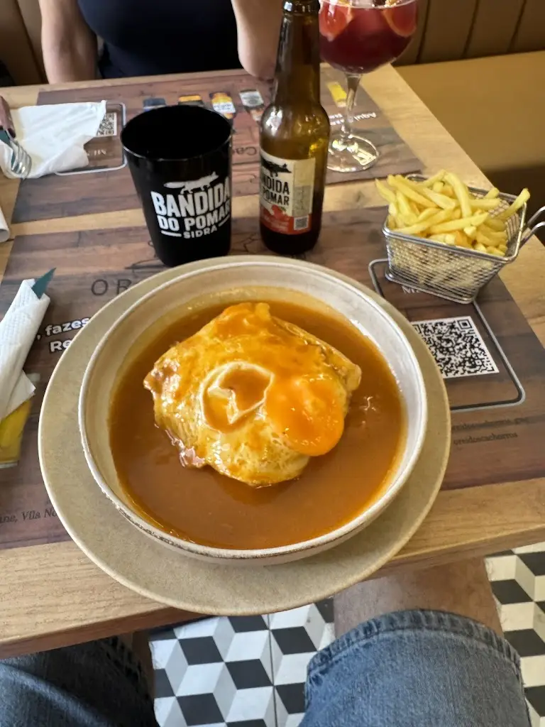 DeFuSe_O Rei dos Cachorros - Guimarães_Guimarães_recensione