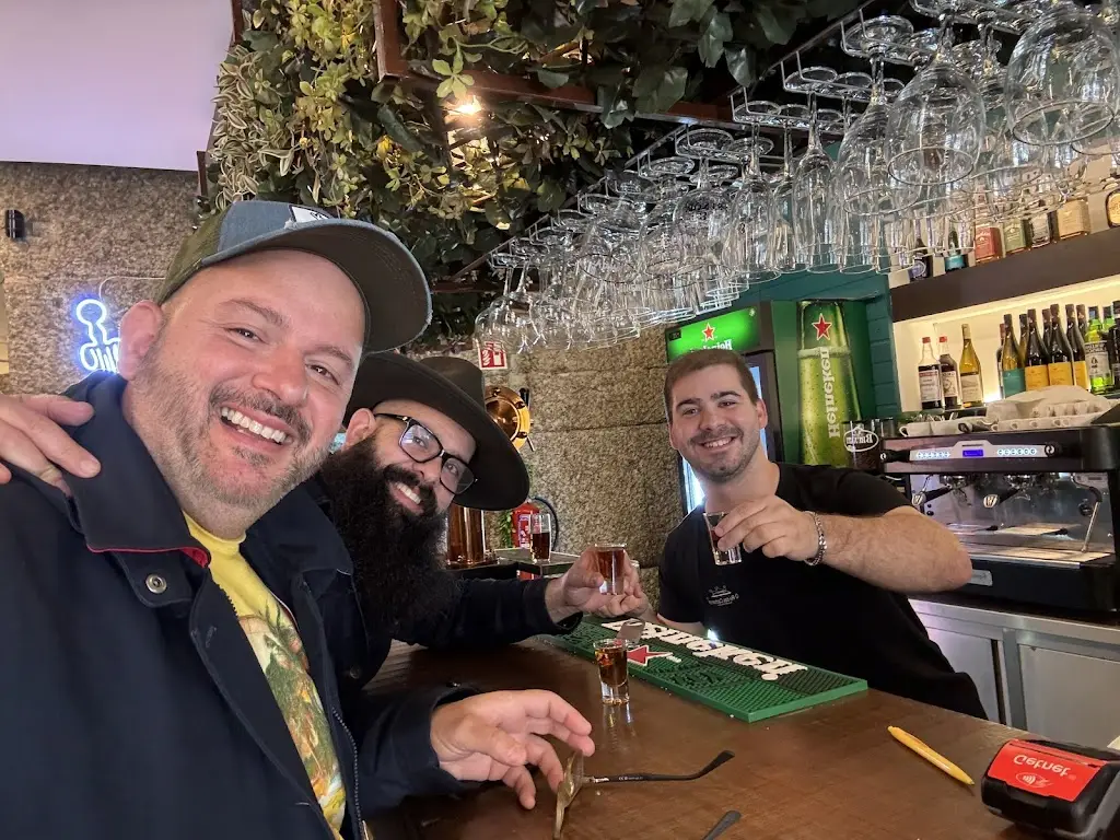 Hector Gutierrez_O Rei dos Cachorros - Guimarães_Guimarães_recensione