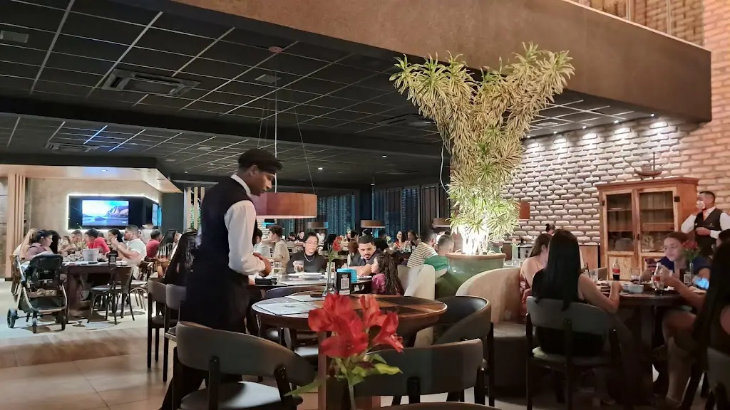 Vinho & Tretas Winehouse & Restaurant_Real_slider_image_1